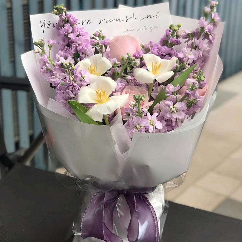 紫羅蘭鬱金香花束