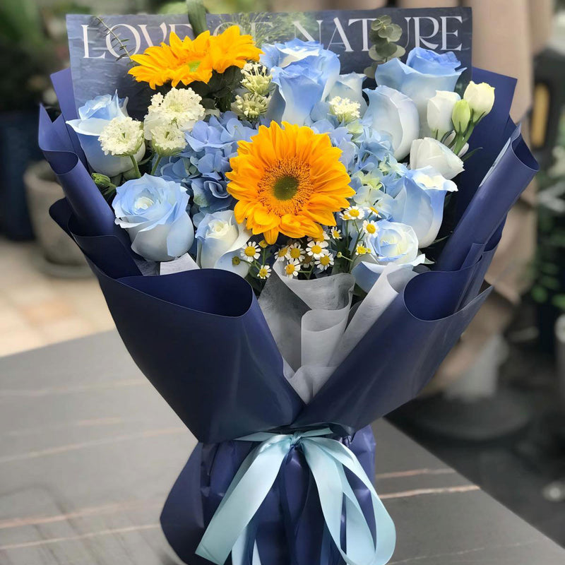 向日葵藍色繡球花束