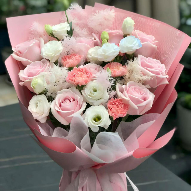 粉玫瑰蓬萊松花束
