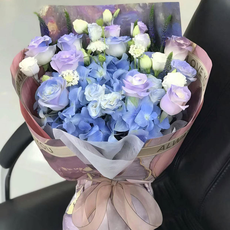 輕霧紫玫瑰藍色繡球花束