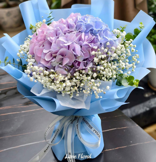 紫藍色繡球花束