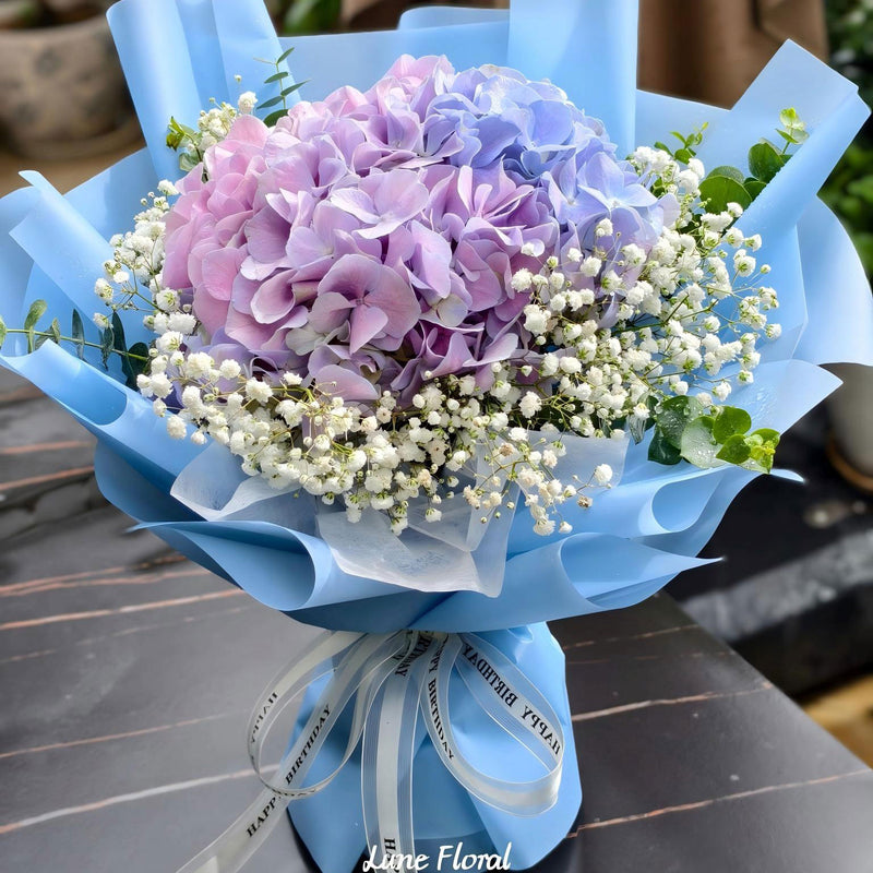 紫藍色繡球花束